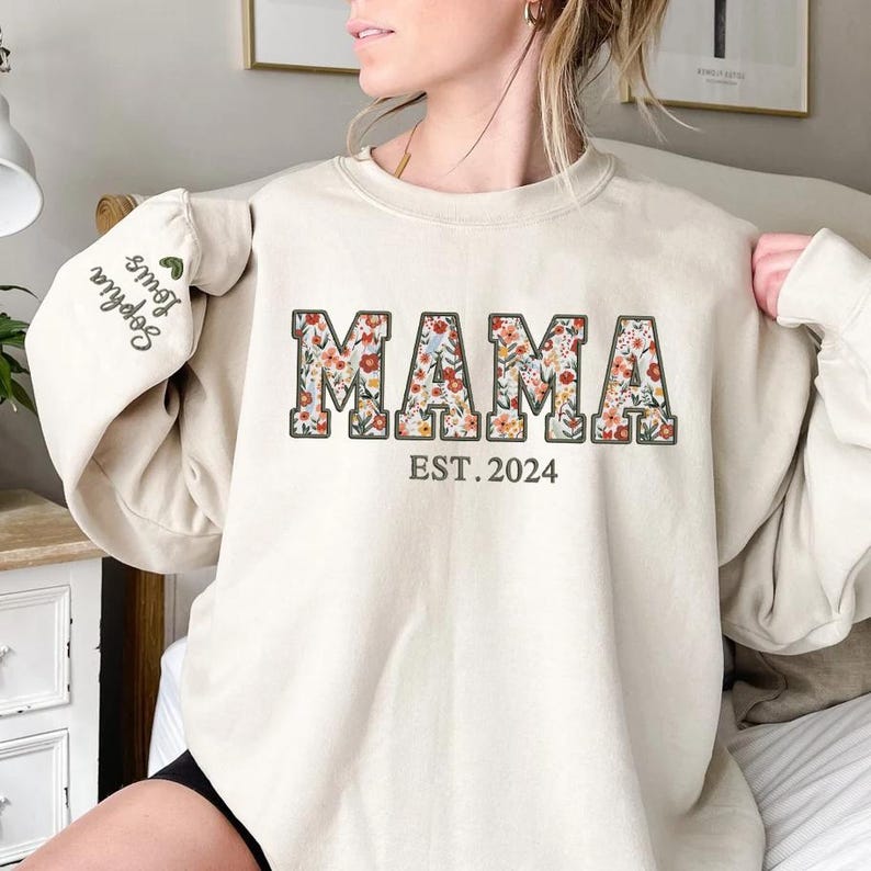 Applique Floral Mama Sweatshirt, Custom Mama Embroidered Sweatshirt, Personalized Mama Crewneck, Gift for Mama Grandma Mothers Day Christmas