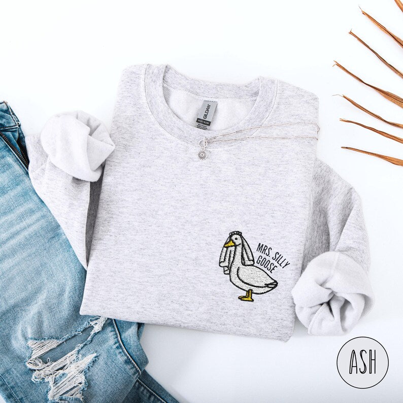 Embroidered Mr and Mrs Sweatshirt Goose Sweatshirt Bride Groom Sweatshirt Couple Matching Sweatshirt Wife Sweatshirt Groom Honeymoon Shirt