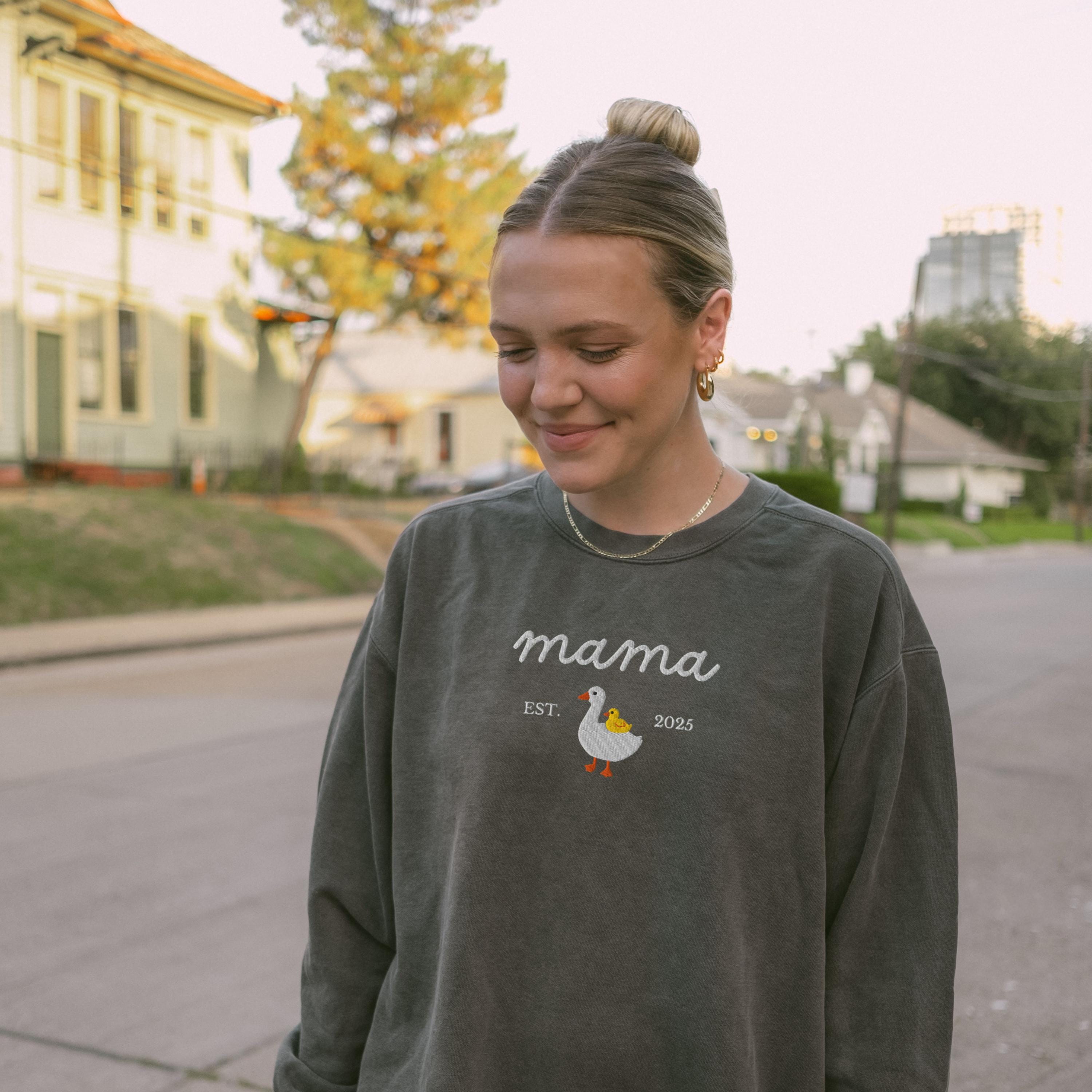 EMBROIDERED Customizable Mama Goose Sweatshirt, Custom New Mom Est Year Sweat Shirt, Baby Pregnancy Reveal Sweater, Duck Mama Crewneck